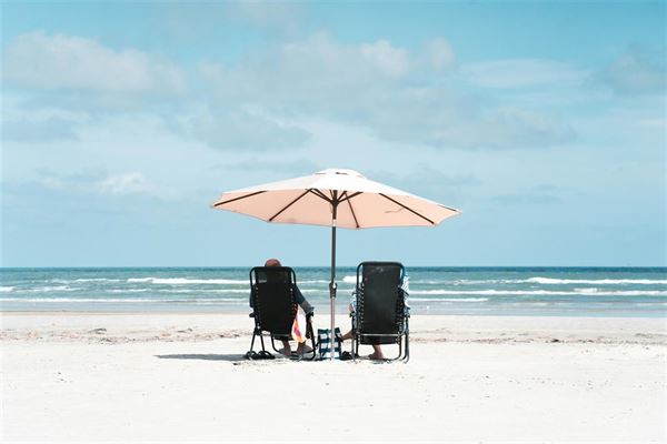 Sådan vælger du den perfekte strand parasol til din sommerdag