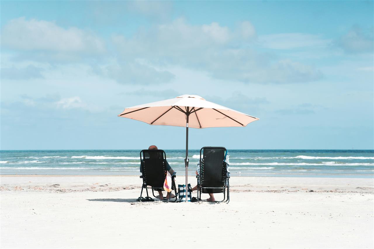 Sådan vælger du den perfekte strand parasol til din sommerdag