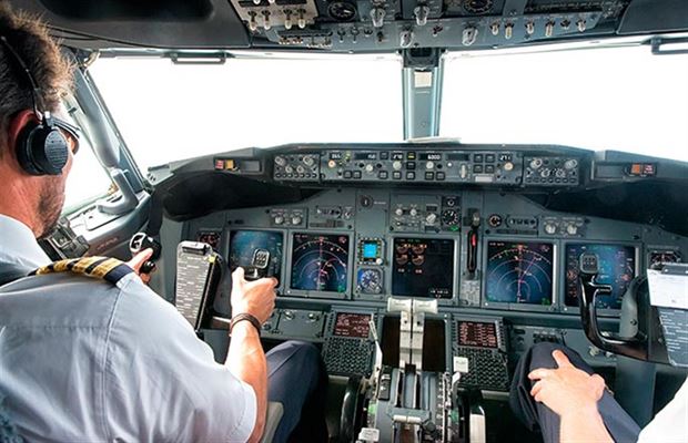 Overvej en flysimulator som oplevelsesgave